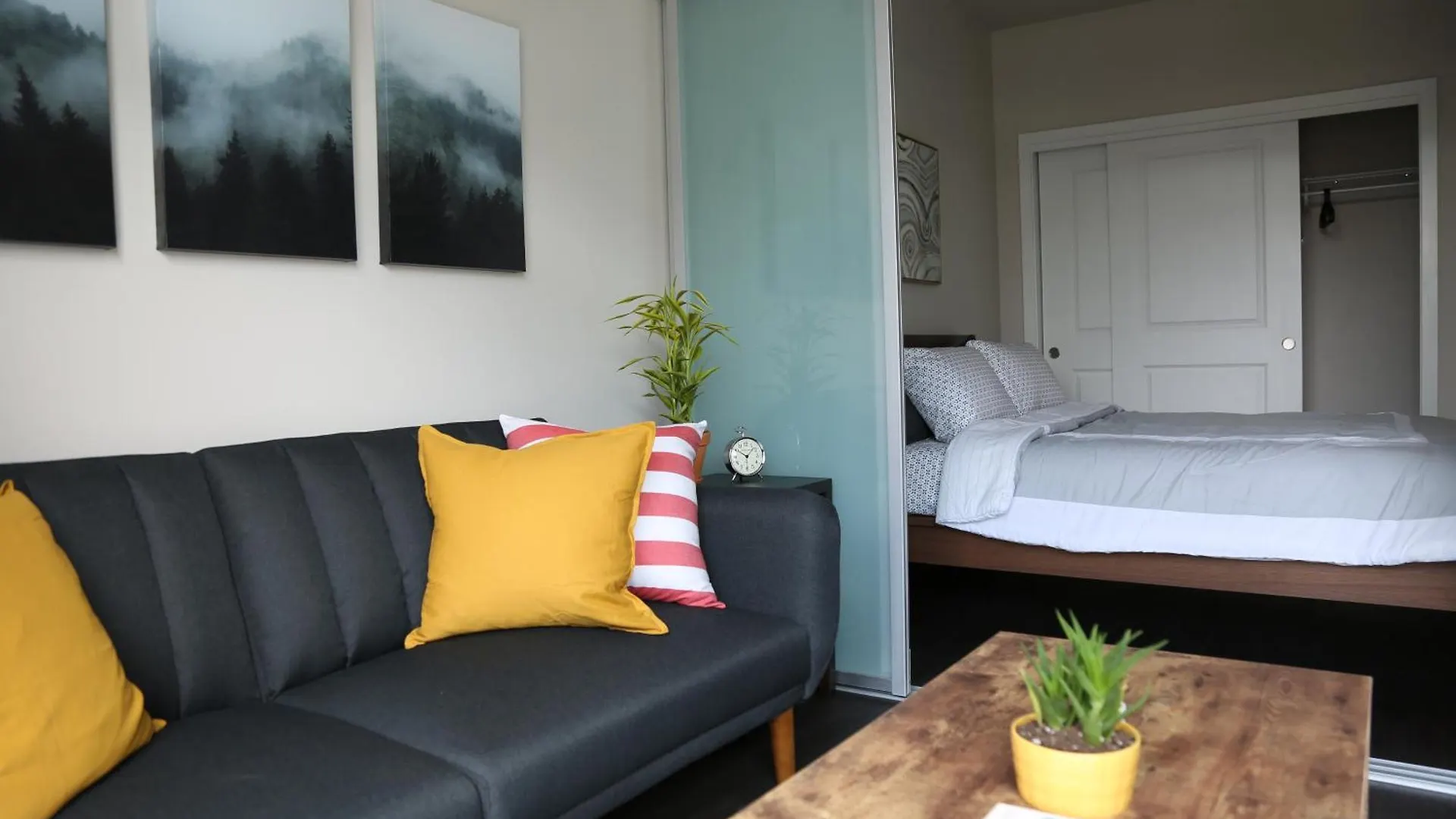 Queen Anne Abode - 1 Block From Cpa! - Free Parking! Seattle Apartment