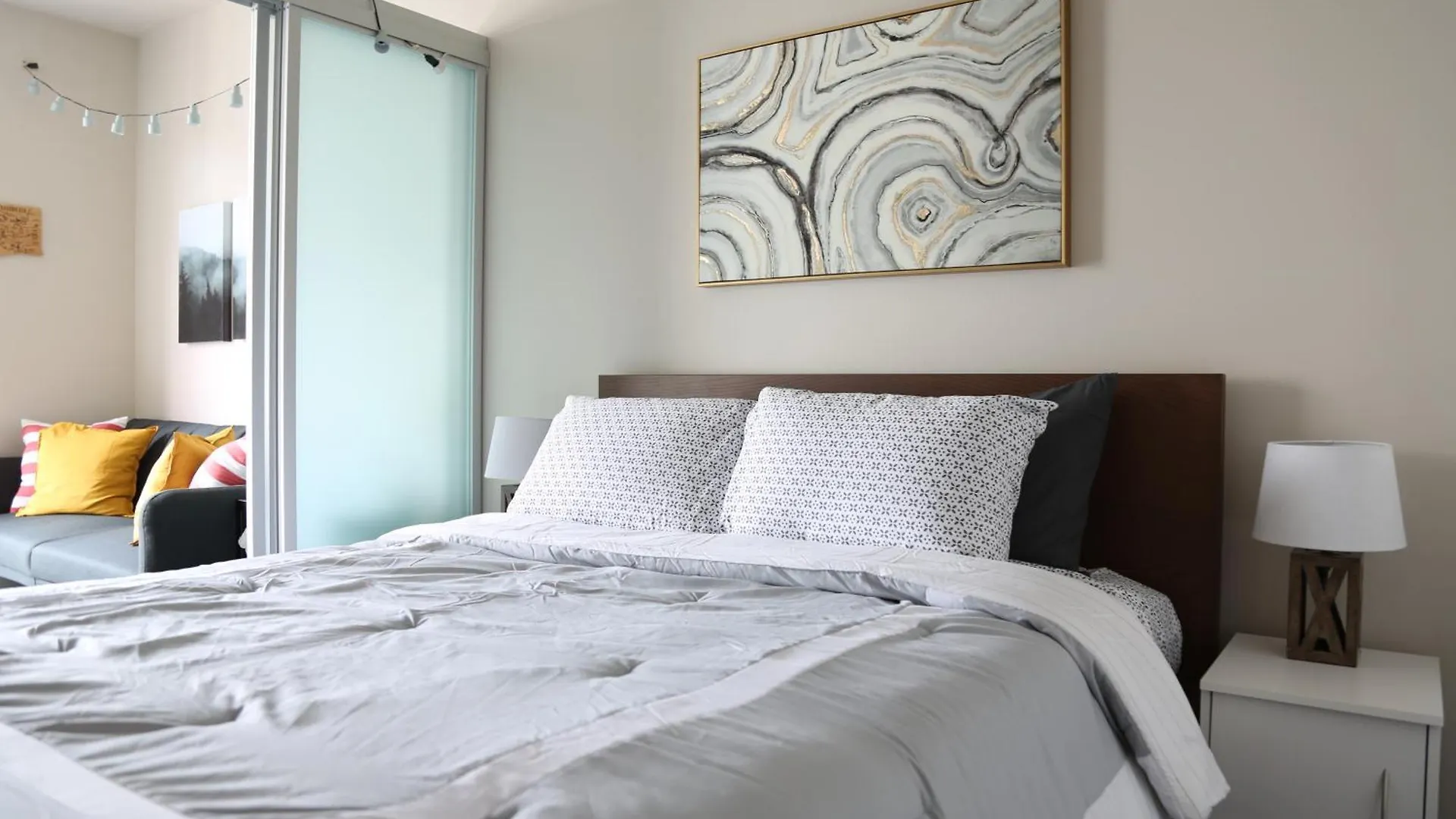 Queen Anne Abode - 1 Block From Cpa! - Free Parking! Seattle