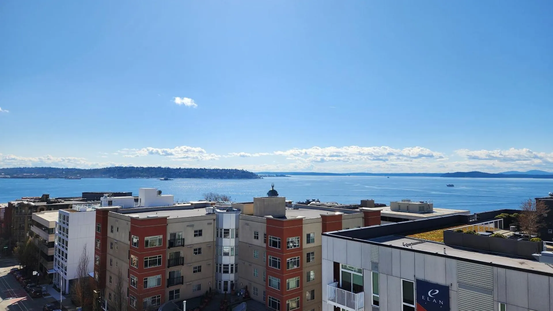Queen Anne Abode - 1 Block From Cpa! - Free Parking! Seattle